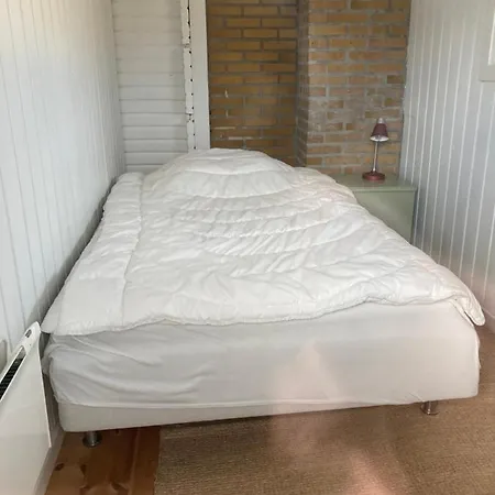 別荘 Romantisk Feriehus 100 Meter Taet Pa Havet Yderby